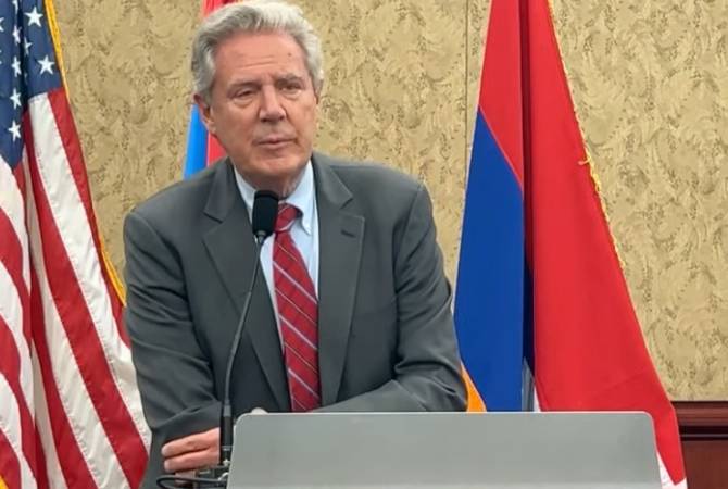 فرانک فالون آمریکا را به حمایت نظامی از ارمنستان فرا خواند