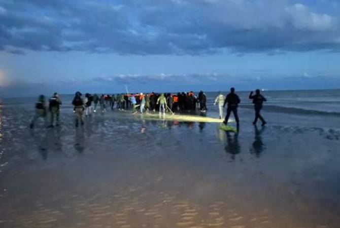Не менее пяти мигрантов погибли, пытаясь доплыть до Великобритании через Ла-
Манш