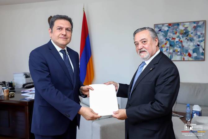Deputy Foreign Minister presents Armenia-Azerbaijan peace process to newly appointed 
Ambassador of Argentina
