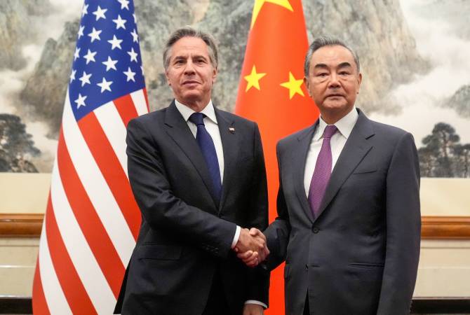 Des facteurs "négatifs" s'accumulent dans les relations entre les USA et la Chine, dit Wang 
Yi