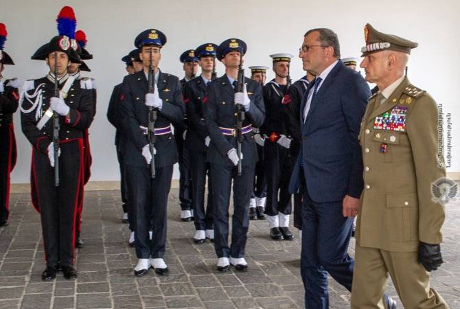 أرمينيا وإيطاليا تناقشان القضايا المتعلقة بالتعاون العسكري