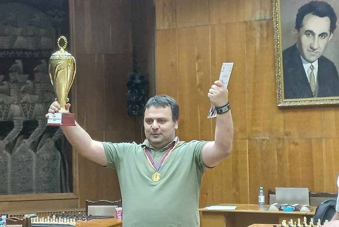 Журналисты выбрали нового шахматного короля. Чемпионом стал заместитель 
главного редактора «Арменпресс» Арарат Петросян