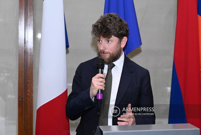 منح مجموعة من العلماء الأرمن جائزة من المفوضية الأوروبية وجمعية "أوروبا نوسترا" في السفارة 
الفرنسية بأرمينيا