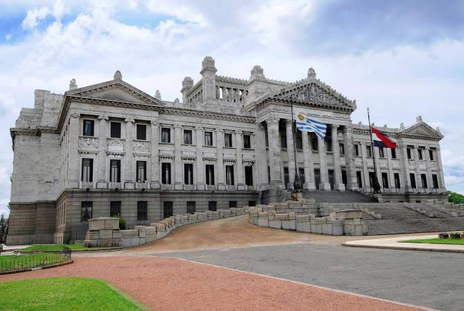Палата представителей Уругвая единогласно проголосовала за законопроект, 
объявляющий 24 апреля Днем памяти жертв Геноцид