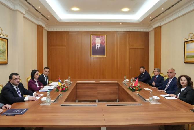 Armenian, Turkish ministers emphasize cultural cooperation's role in the regulation of 
relations