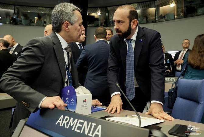 خلال الجلسة الوزارية لمجلس الوزراء تبادل وزير خارجية أرمينيا الأفكار مع وزير خارجية سويسرا