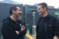 Министр финансов Дании побывал на концерте SOAD и сфотографировался с Сержем 
Танкяном