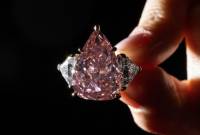 В Женеве выставили на аукцион уникальный розовый бриллиант за $35 млн
 