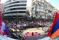 Masiva manifestación de la comunidad armenia del Líbano contra el bloqueo del Corredor 
de Lachín