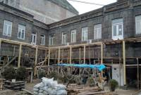 В Гюмри реставрируется балкон галереи сестер Мариам и Ерануи Асламазян