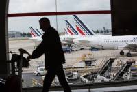 В аэропортах Франции продлят отмену рейсов из-за забастовок