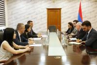 Discussion sur la coopération arméno-britannique dans les domaines de l'éducation et de 
la science


