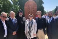 Un khachkar à la mémoire des victimes du Génocide arménien est inauguré à Bordeaux, 
en France