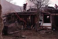 В селе Свердлов Лорийской области сгорела крыша хлева и сложенные на ней около 
200 тюков кормов