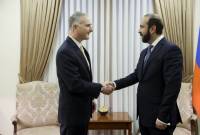 Ararat Mirzoyan y Louis Bono hablaron del proceso de normalización de relaciones entre 
Armenia y Azerbaiyán
