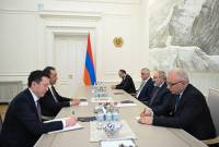 رئيس الوزراء نيكول باشينيان يستقبل رئيس مجلس إدارة اللجنة الاقتصادية الأوراسية باكيتزان 
ساجينتاييف 
