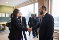 Mirzoyan et la présidente du CICR discutent des droits des personnes déplacées de force 
du Karabakh