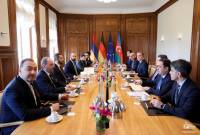 الجولة الثانية من المفاوضات بين الوفدين بقيادة وزير خارجية أرمينيا آرارات ميرزويان وأذربيجان جيهون 
بيراموف في برلين 