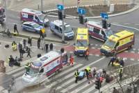 Լեհաստանի Շչեցին քաղաքում մեքենան մխրճվել է ամբոխի մեջ, ինչի հետևանքով 
12 մարդ վիրավորվել է