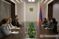 Armen Grigoryan et Louis Bono discutent du processus de négociation des relations entre 
l'Arménie et l'Azerbaïdjan