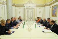 رئيس الوزراء نيكول باشينيان يستقبل أعضاء وفد بنك إعادة الإعمار الألماني (KfW) وبحث التعاون