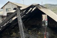 Շիրակի մարզի Կամո գյուղում ավտոտնակի և անասնագոմի ընդհանուր տանիք է 
այրվել