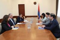 Ermenistan Maliye Bakanı AB Büyükelçisi Vasilis Maragos'u kabul etti