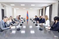 Ararat Mirzoyan et Gert Jan Koopman discutent des questions à l'ordre du jour du 
partenariat entre l'Arménie et l'UE