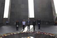 Fransa Senatosu Dış İlişkiler, Savunma ve Silahlı Kuvvetler Komitesi üyesi Ermeni Soykırımı 
anıtını ziyaret etti