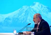 Nikol Pashinyan: Kazaj es Azerbaiyán Occidental, y de este lado del poste está la 
República de Armenia
