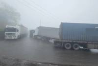 Փրկարարները Սյունիքի մարզի Վերին Խոտանան գյուղում ճանապարհը փակած 
բեռնատար են քարշակել