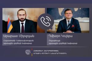 وزرای امور خارجه جمهوری ارمنستان و اوکراین در خصوص روابط دوجانبه، گفتگوهای سیاسی و 
مسائل منطقه ای گفتگو کرده اند