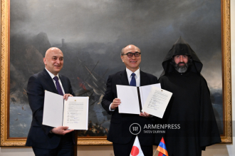 Signing ceremony of grant agreement between AGBU 
Armenia and Embassy of Japan
