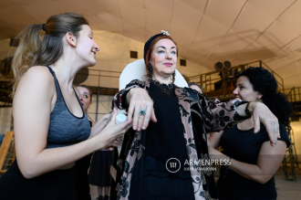 Rehearsals of Sunset Boulevard musical 