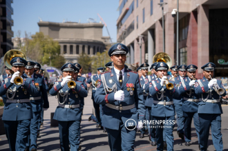 Флешмоб в Ереване: 16 апреля - День Полиции Армении 