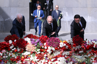 Armenia's leadership pays tribute to Armenian Genocide 
victims memory