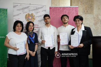 Ministra de Educación, Ciencia, Cultura y Deporte de 
Armenia premió a los ganadores del "Festival de Ciencias 
Escolares de Armenia 2024"