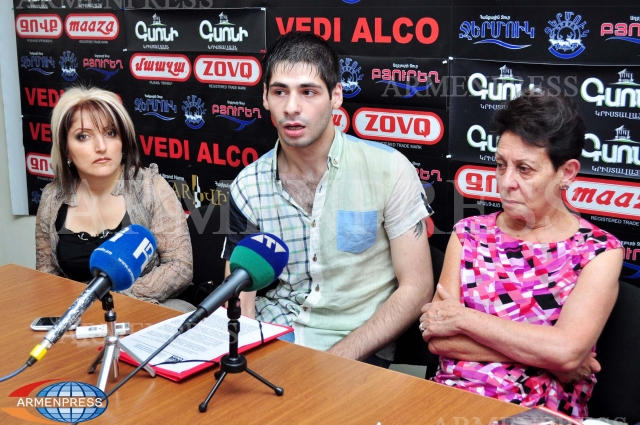 «Էխո» ՀԿ նախագահ Սերյոժա Օհանջանյան, Անահիտ 
Բախշյան եւ փորձագետ Գայանե Սահակյան