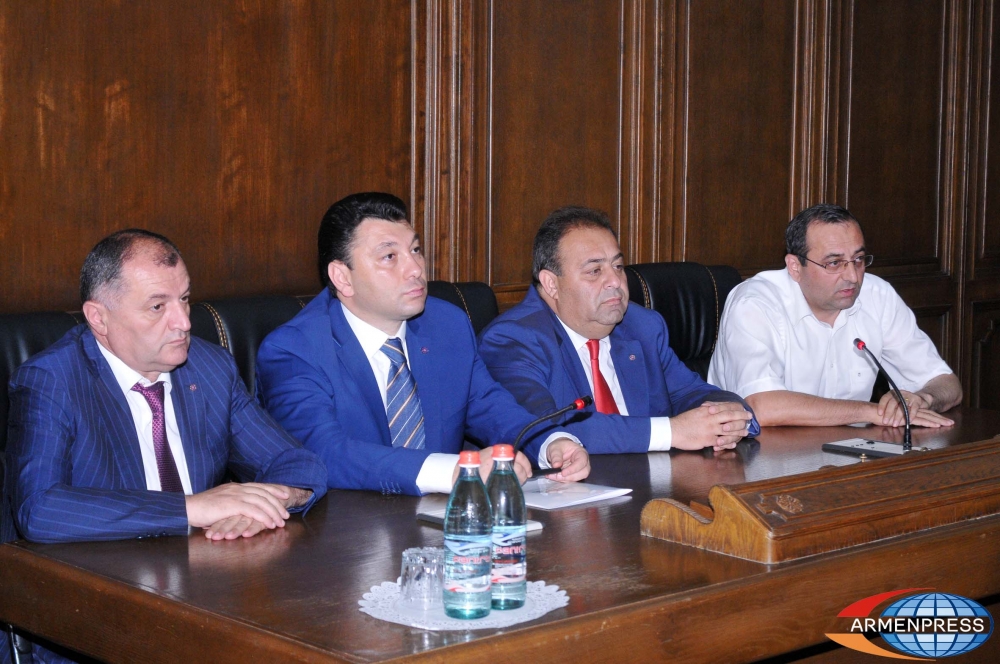 Eduard Sharmazanov, Tachat Vardapetyan, Gagik Meliqyan, Arcvik Minasyan