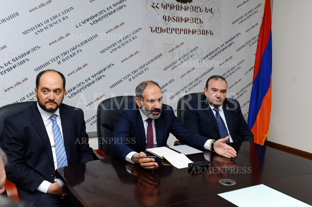 Arayik Harutyunyan, Nikol Pashinyan, Levon Mkrtchyan