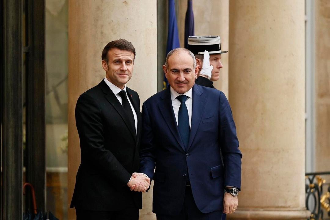 Pashinyan-Macron meeting held in Paris