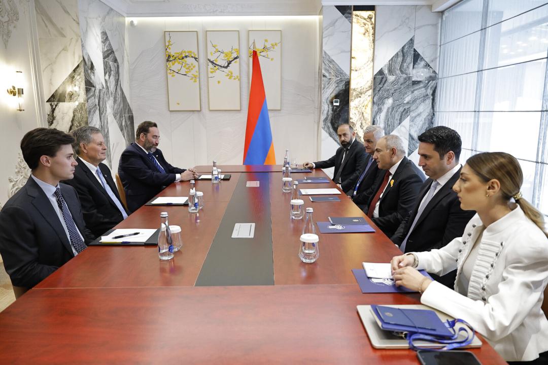 Վարչապետը հանդիպում է ունեցել ԱՄՆ սենատոր Սթիվ Դեյնզի գլխավորած պատվիրակության հետ