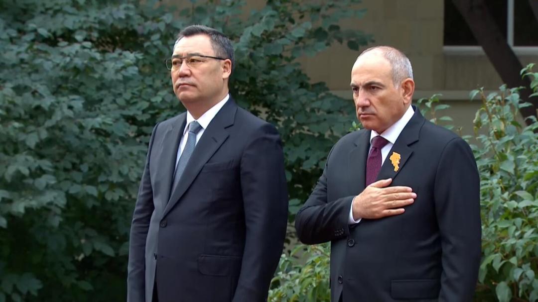 Պաշտոնական այցով ՀՀ-ում գտնվող Ղրղզստանի նախագահ Սադիր Ժապարովի դիմավորման արարողությունը