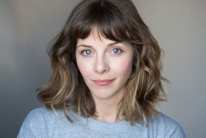 Порно жетілген үлкен әтешке ағып жатыр Миа Линамен порно