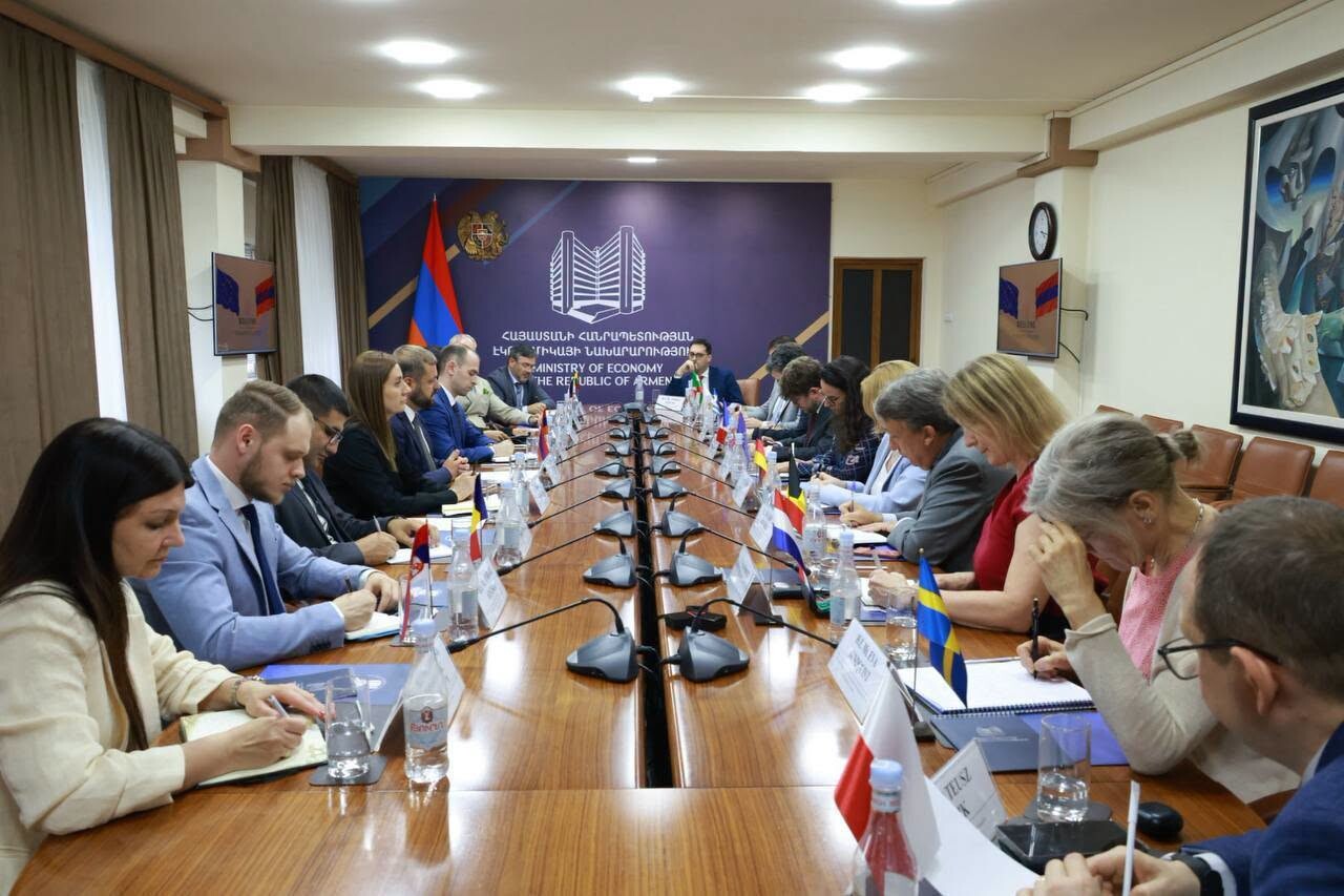 ՀՀ Էկոնոմիկայի նախարար Գևորգ Պապոյանը ՀՀ -ում ԵՄ դիվանագիտական ներկայացուցիչների հետ քննարկել է հայկական արտադրանքի արտահանումների ընդլայնման հարցերը