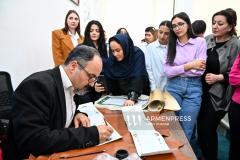 Երևանում տեղի ունեցավ իրանական գեղագրության վարպետաց դաս