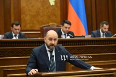Ազգային ժողովը քննարկում է Կենտրոնական բանկի նախագահի պաշտոնում Մարտին Գալստյանի ընտրության հարցը