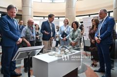 В Матенадаране открылась выставка реликвий раннехристианской церкви, обнаруженных во время раскопок в Арташате