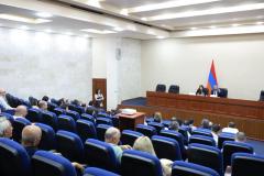Министр экономики Армении провел встречу с осуществляющими экспорт предпринимателями