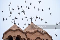 Programa del Gobierno armenio hace referencia a la necesidad de reformar la Iglesia Apostólica Armenia